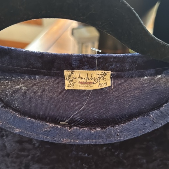 NEW Intimately by FREE PEOPLE crushed velvet tee in navy! NWOT - Picture 2 of 3
